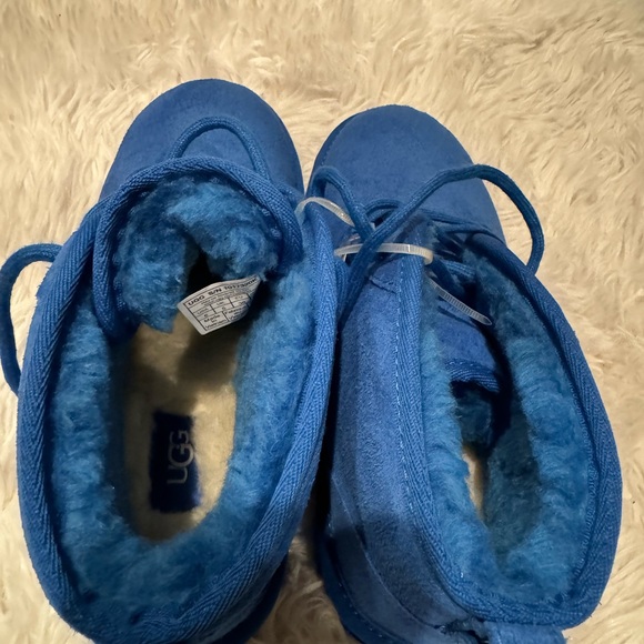 UGG Neumel II Boot Kids 6Y/7.5W Brand New - Picture 4 of 6